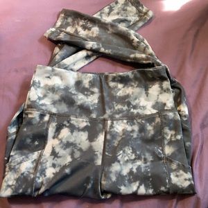 Women’s AE gray and black tie dye leggings with pockets